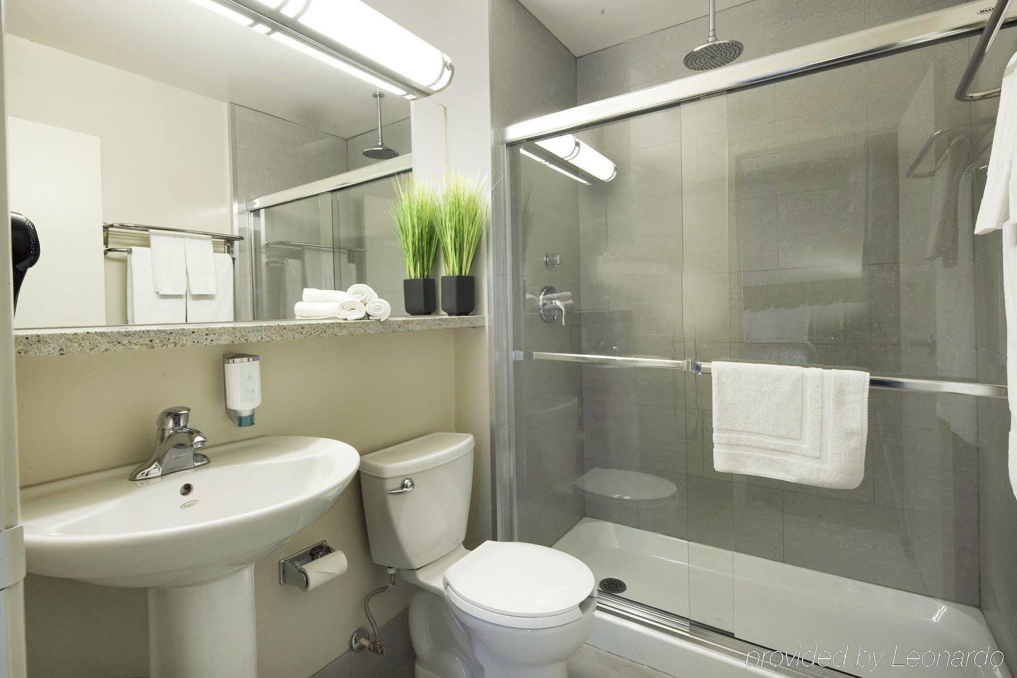 Canadas Best Value Inn Toronto Rum bild